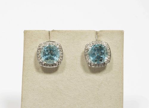 AQUAMARINE AND DIAMOND EAR STUDS. White gold 750. Casual-elegant ear studs, each with 1 antique-square aquamarine, weighing ca. 4.00 ct in total, each within a border of 28 brilliant-cut diamonds, weighing ca. 0.25 ct in total.