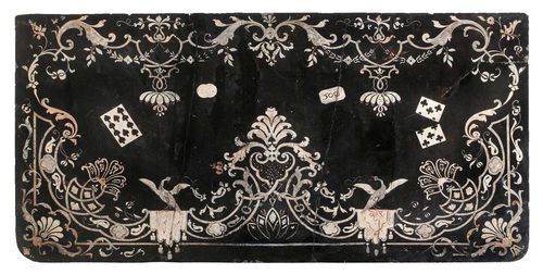 SCAGLIOLA TOP,Baroque, probably Rome, 18th century. Fine depiction of playing cards, exotic birds, leaves and decorative frieze on a black background. Rectangular top with rounded front corners. Restorations and chips. On a later iron frame. 60x125x5 cm, H frame 50 cm.