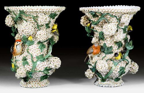 TWO 'SNOW-BALL' VASES, Meissen, probably mid-18th century. Underglaze blue sword marks, only traces remain on one vase. H 25cm und 25.5cm. (2)