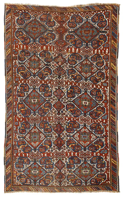 GASHGAI antique.White central field geometrically patterned with stylised plant motifs in rust-red and green, narrow border, slight wear, 150x250 cm.