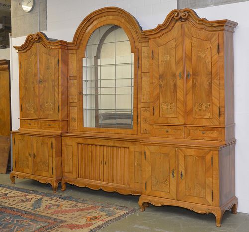 LARGE BUFFET WITH VITRINE, Baroque, Southern Germany or Switzerland, 18th century and later. Walnut, inlaid with fillets and later intarsia and engravings of flowers, city views and baskets of flowers. 385x54x280 cm. 6 keys. Provenance: Gut Aabach, Risch am Zugersee.