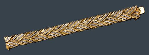 GOLD BRACELET, CARTIER, London, ca. 1950. White and yellow gold, 112g. Casual-elegant, classic bracelet with a fine bicolour braid of polished and matted curb-link gold wires. Signed Cartier, with maker's mark JC, No. 9702. French import mark. L 20 cm.