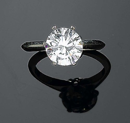 BRILLIANT-CUT DIAMOND RING, ca. 1950. White gold 750. Classic solitaire model, the top set with 1 brilliant-cut diamond of 2.156 ct., G/VS1, set in a 6-prong chaton, 1 prong needs to be replaced. Size 52. With SSEF Report No. CH12344, January 2007.