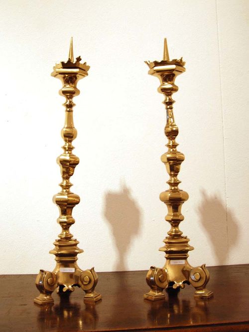 PAIR OF BRONZE CANDLE HOLDERS,Late Baroque, German, 19th century With baluster shafts, shaped drip pans and scrolled tripod feet. H 66 cm. Provenance: Swiss private collection.