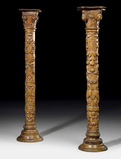 PAIR OF SMALL COLUMNS,early Baroque, Northern Italy, end of the 17th century Richly carved softwood with masks, flowers, leaves and frieze. Each slightly different. H 140 cm. Provenance: Swiss private collection