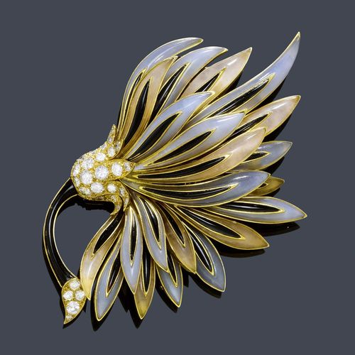 ROSE QUARTZ, CHALCEDONY, ONYX AND DIAMOND CLIP-BROOCH, BULGARI, circa 1970. Yellow gold 750. Fine brooch modeled as a dahlia, the petals set with 22 chalcedony and rose quartz stones, onyx applied ornaments. The chalice and the stipe with 27 brilliant-cut diamonds weighing in total ca. 1.50 ct. Signed Bulgari, French marks and monogrammed BB on the clip's pin. Ca. 8 x 5 cm. - From a private collection - Galerie Koller, May 1979, Lot 6141.
