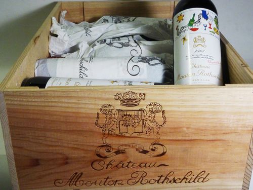 12 bts Pauillac Ch. Mouton Rothschild 1er Grand Cru Classé   75cl   1997