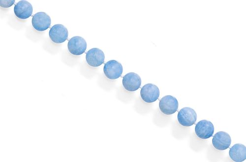 AQUAMARINE SAUTOIR. Silver 925. Casual necklace of 47 aquamarine beads of ca. 12 mm Ø, with a round silver clasp. L ca. 63.5 cm.