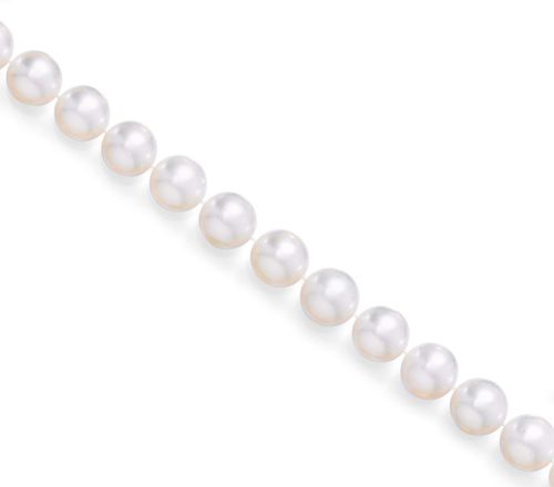 PEARL NECKLACE. White gold 750. Elegant necklace of 31 white South Sea cultured pearls of ca. 12 - 15 mm Ø with a satin-finished spherical clasp. L ca. 46 cm.