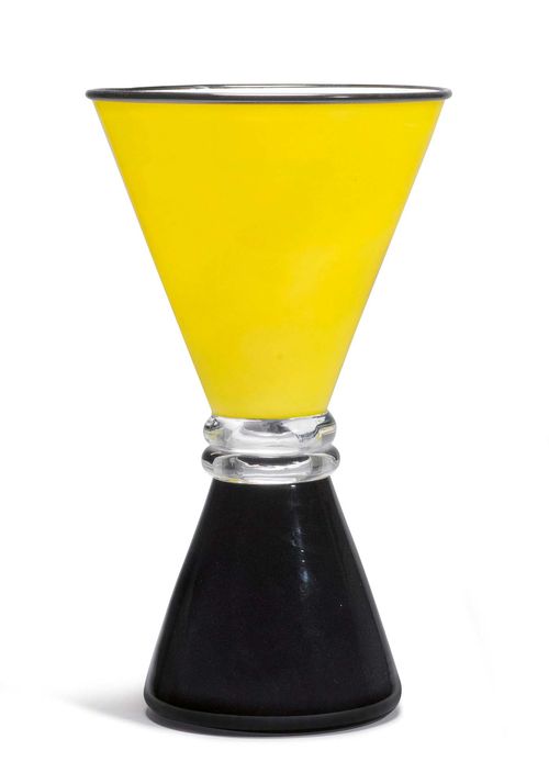 TONI ZUCCHERI (1937 - 2008), VASE, designed in 1978 for Barovier & Toso, Murano. Black, yellow and colourless glass. The bottom signed. H 29.5 cm.
