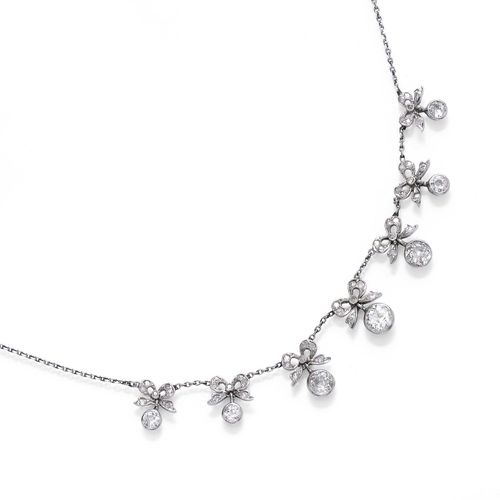 DIAMOND NECKLACE, ca. 1910. Platinum. Charming, small anchor necklace with 7 pendants, each of 1 diamond-set mesh motif and 1 old European cut diamond weighing ca. 2.30 ct. L ca. 39 cm.