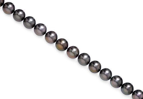 PEARL NECKLACE. White gold 585. Attractive necklace of 30 Tahiti cultured pearls of ca. 14.3 - 15 mm Ø with a polished ball clasp. L ca. 46 cm.