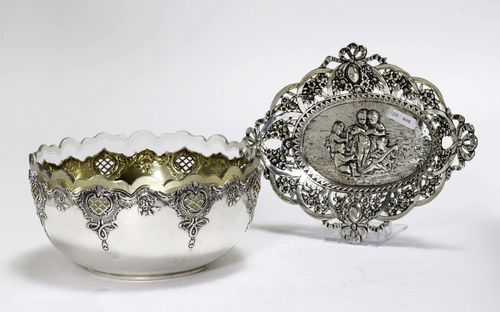 BOWL AND SMALL BOWL,20th century. Matching. Bowl, smooth rounded form with wavy, open-worked rim. Inside, gold-plated. With glass insert. D 20.5 cm. Small bowl in the Baroque style. Mirror with putti playing music. Rim with open-worked blossoms and festoons. 25x19 cm, total weight: 548 g.