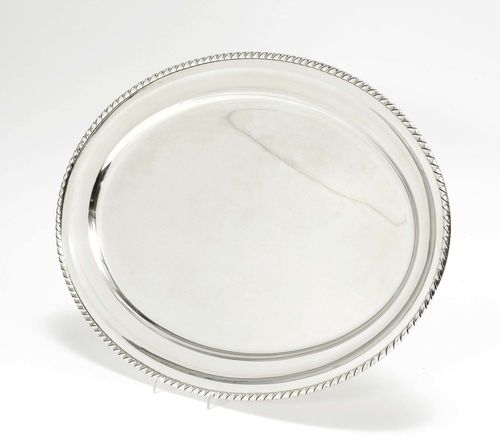 OVAL PLATTER, 20th century.Oval shape with corded rim. 55x37 cm, 1519 g.