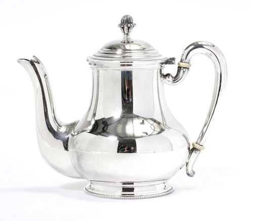 TEA POT,20th century. Smooth-walled pear shape with curved handle. Profiled lid with finial. H 15 cm, 321 g.