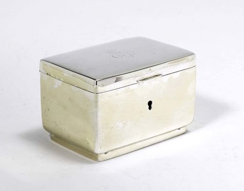 BOX WITH COVER,Austria, end of the 19th century. With maker's mark: MG. H 8 cm, 494 g.