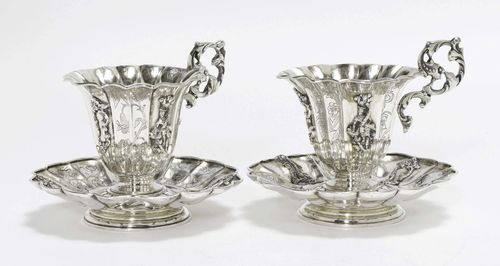 PAIR OF CUPS WITH SAUCERS,silver. Unmarked. H cup 12.5 cm, D plate 17.5 cm, total weight: 1024 g.