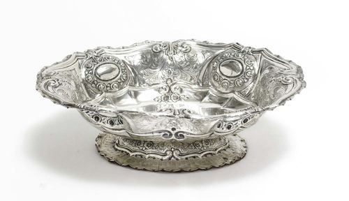 BOWL,silver. Beginning of the 20th century. Curved, oval form on a retracted foot. Knopped walls, chased and embossed all around. Protruding rim. L 37.5x29 cm, 825 g.