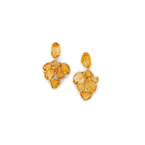 CITRINE AND DIAMOND EARRINGS. Yellow gold 750, 17 g. Each set with 6 citrines and 8 brilliant-cut diamonds. Total citrine weight ca. 7.30 ct, and total diamond weight ca. 0.70 ct. L ca. 5.5 cm.