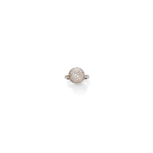 DIAMOND AND GOLD RING. White gold 750, 10 g. Pavé-set with numerous brilliant-cut diamonds weighing ca. 1.00 ct. Size ca. 56.