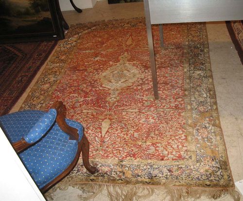 KAISERY silk old.Red central field with a light central medallion, the entire carpet is finely patterned with plants and animals in shades of beige and green, black border, good condition, 210x150 cm.