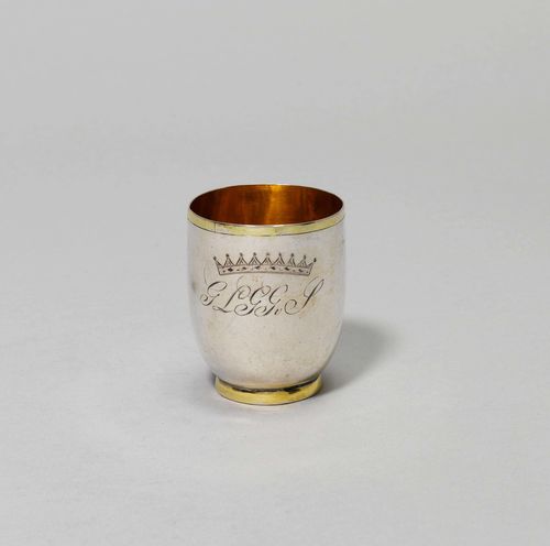 BEAKER,Königsberg ca. 1820. Maker's mark: Johann Gottlieb Zimmermann II. Smooth walls, round base. The base, the rim and the inside, gilt. Walls engraved with crowned initials on both sides. H ca. 7.5 cm, 95 g.