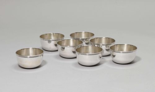 SET OF 7 FINGERBOWLS,Peru 20th century. Smooth walls with stepped rim. D ca. 10 cm, total weight 680 g.