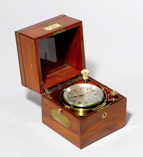 MARINE CHRONOMETER,England, beginning of the 20th century. The dial and case signed V. KULLBERG MAKERS TO THE ADMIRALTY 105 LIVERPOOL RD LONDON N and numbered 9135. Rectangular mahogany case with double hinged cover and lateral handles. The movement mounted on gimbals. Metal dial with sub-dials for seconds and power reserve. 18.5x18.5x20 cm.