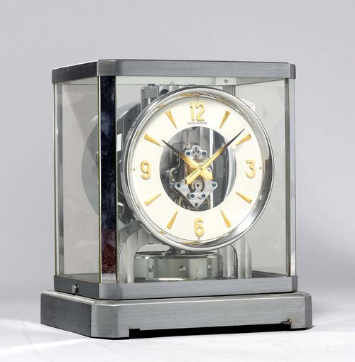 ATMOS CLOCK,Jaeger-Le Coultre, 1980s. Numbered 6409. Chrome-plated case, glazed on all sides. Enamel chapter ring with hours in gilt Roman numerals. H 21x16x24 cm.
