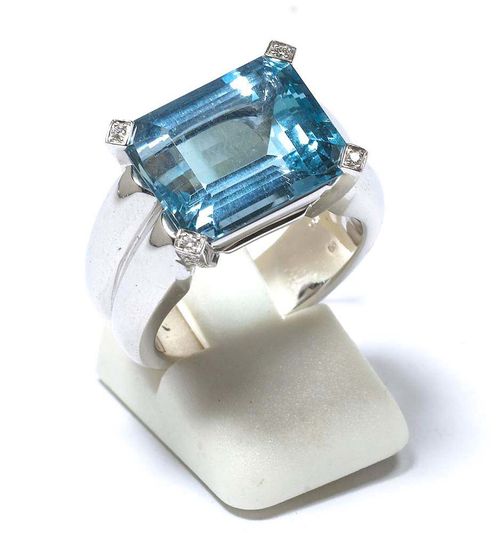 AQUAMARINE AND DIAMOND RING, GÜBELIN. White gold 750. Casual-elegant band ring, the top set with 1 single-cut aquamarine of 8.46 ct and fine colour, the 4 prongs set with numerous small brilliant-cut diamonds totalling 0.21 ct. Size 45. With copy of invoice and leather pouch by Gübelin, 2000.