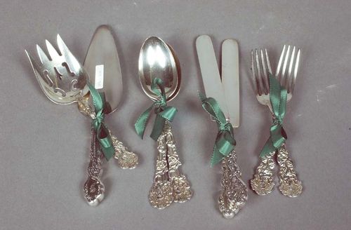 SET OF CUTLERY. New York, 20th century.Maker's mark Gorham. Tiffany-style. Renaissance style. The shafts with different representations asymmetrically applied in relief, rocaille and scroll decorations.  Consists of 16 knives (4 with steel blades), 16 forks, 16 soup spoons, 16 large dessert knives (4 with steel blades), 22 dessert forks, 10 large dessert spoons, 18 small dessert spoons, 18 coupe spoons, 12 fruit knives, 12 butter knives, 12 oyster forks, 12 cream spoons, 18 kitchen forks, 12 small kitchen forks, 12 appetizer forks, 12 small mocha spoons, 12 large mocha spoons, 12 small tea spoons, 48 large tea spoons and 15 serving utensils. Totalling 14,290 g.