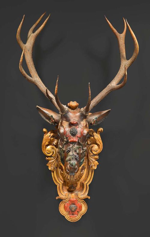 LARGE DEER HEAD, Louis XV, probably German, 18th/19th century. Carved and polychrome painted wood. H 140 cm. Provenance: - Palazzo Serristori, Florence. -West Swiss castle collection.