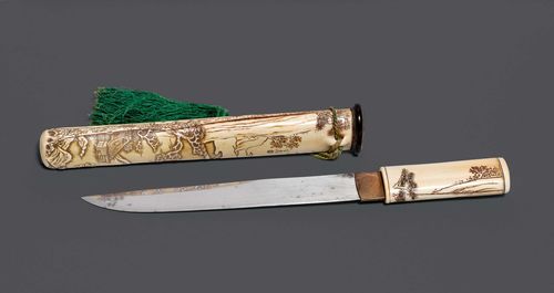 A KNIFE WITH IVORY HANDLE AND SHEATH CARVED WITH A CONTINUOUS LANDSCAPE DESIGN. Japan, 19th c. Length 24 cm, blade 15. 5 cm. Signature. Minor damage.