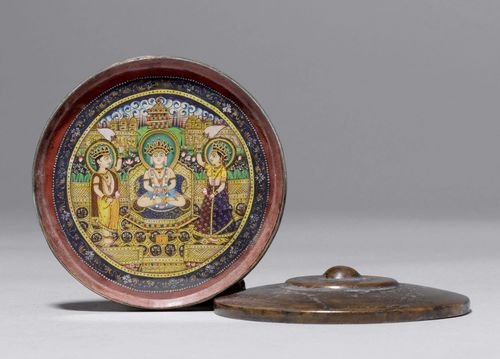 A ROUND MINIATURE WITH HINDU DEITIES. India, 19th c. Diameter 10 cm (painting). Gouche and gold on paper with small pearls. Under glass in a metal container.