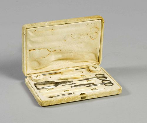 FROM THE DE AMODIO COLLECTION: NECESSAIRE OF PRINCESS ALICE OF MONACO,France, 19th century. Ivory and metal. 11-part manicure set with the crowned monogram "AVM- Alice von Monaco". Rectangular, leather-lined case. 24 x 16 cm. Provenance: - Princess Alice of Monaco (1858-1925). - By inheritance to the Marquis and the Marquise de Amodio y Moya.