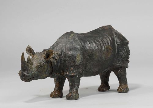 SCULPTURE OF A RHINOCEROS,bronze. Standing rhinoceros, head turned to the left. H 23 cm.