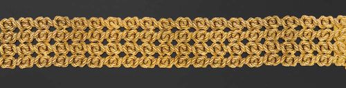 GOLD BRACELET, GÜBELIN. Yellow gold 750, 115g. Broad, decorative bracelet with braided pattern and button motifs. W ca. 2.2 cm, L 18.5 cm. With original case.