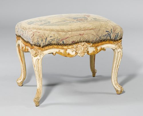 PAINTED STOOL,Louis XV, Paris, 18th century. Beech, decorated with carved rocailles, flowers, leaves and decorative frieze, painted beige, and gilt. Padded seat and curved legs. Replaced tapestry cover featuring a galant scene. 56x45x46 cm.