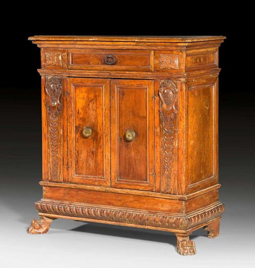 SMALL SIDEBOARD "AUX PATTES DE LION", Renaissance and later, Florence. Shaped and carved walnut. Bronze knobs. 85x38x93 cm.