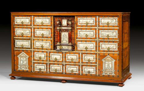 CABINET, late Renaissance, German, 18th/19th century. Mahogany inlaid with finely engraved bone. Bronze mounts and bone knobs. Requires some restoration. 105x40x64 cm.