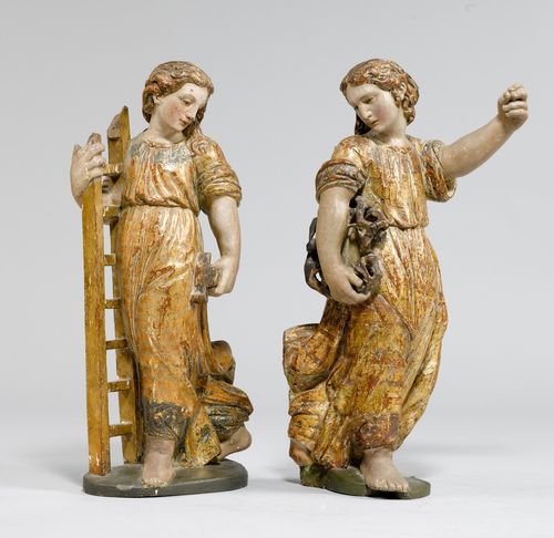 PAIR OF ANGEL FIGURES WITH THE INSTRUMENTS OF THE PASSION OF CHRIST,Spain, ca. 1700. Wood, carved, and with various paintings. H 40 cm. The plinth restored, the wings missing.