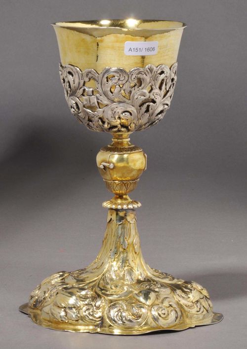VERMEIL CHALICE. Augsburg, late 17th century. Maker (Hans) Georg Bauhof. Hinged relic compartment in node. H: 22.5 cm. Wt.: 420 g.