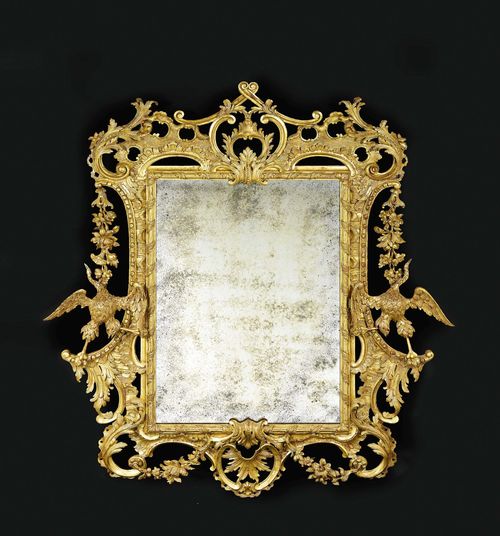 IMPORTANT MIRROR "AUX OISEAUX HOHO", late George III, after designs by T. CHIPPENDALE (Thomas Chippendale, 1709-1779), England, 19th century. Pierced and exceptionally finely carved gilt wood. H 198 cm, W 175 cm. A highly important mirror of perfect quality and elegance.