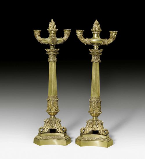 PAIR OF CANDELABRAS "A L'ANTIQUE", Empire/Restoration, Paris, 19th century. Bronze and brass. 3 light branches with bearded men. On a retracted foot with cartouches. H 65 cm.