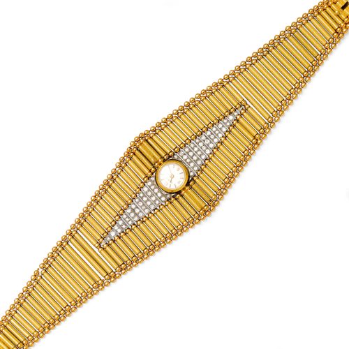 GOLD AND DIAMOND BRACELET WITH WATCH JAEGER LECOULTRE, ca. 1950. Yellow and pink gold 750, 70 g. Bracelet of structured gold cylinders, the borders of gold beads in pink gold, the centre set with brilliant-cut diamonds weighing ca. 1.50 ct, and with 1 small round watch with the crown on the back. Silver-coloured dial with gold-coloured indices, numerals and hand, signed Jaeger LeCoultre. Case No. 716534. W ca. 1.2-4.3 cm, L ca. 20 cm.