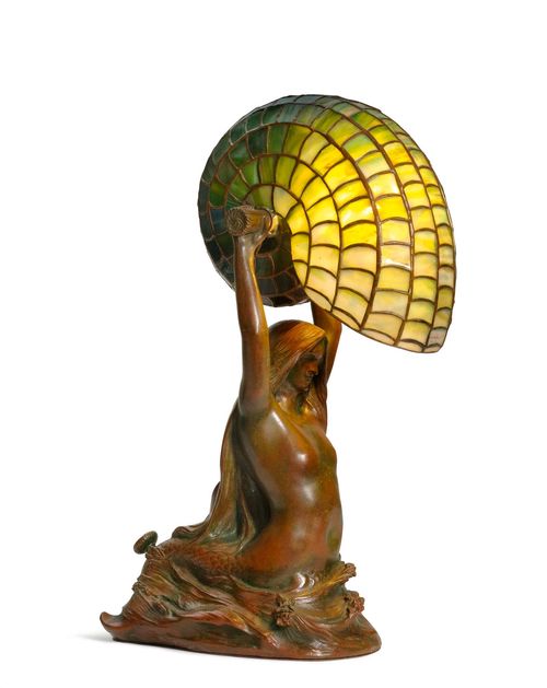 TIFFANY STUDIOS N.Y., TABLE LAMP "Nautilus", circa 1910. Glass and bronze. Signed Tiffany Studios New York 25894. H 40 cm.