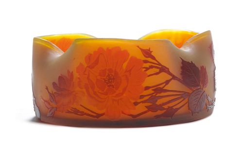 EMILE GALLE, BOWL, circa 1900. Yellow glass overlaid in red with etched decoration. Signed Gallé. Small chip. D 16 cm.