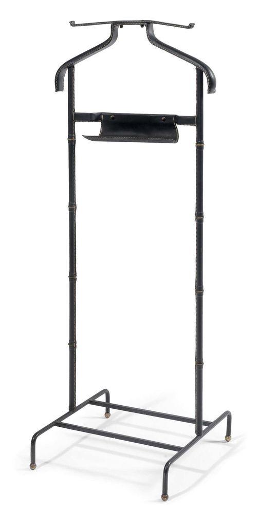 JACQUES ADNET (1900 - 1984) CLOTHES RACK, c. 1945 Metal and synthetic leather. H 117 cm.