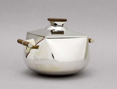 TUREEN AND COVER, silver. 20th century. Smooth walls. Wooden handles on both sides. Square cover with wooden finial. H 20 cm. 1950 g.