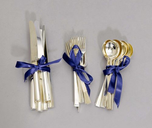 SET OF CUTLERY, silver. 20th century, marked. Comprising: 7 forks, 7 knives and 7 spoons. Total weight 1780 g (without knives).